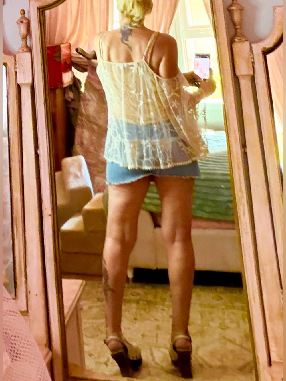 SZ M Gorgeous Sheer Lace Cold-Shoulder top w/ One Size Light Skin-tone Camisole - Picture 2 of 14